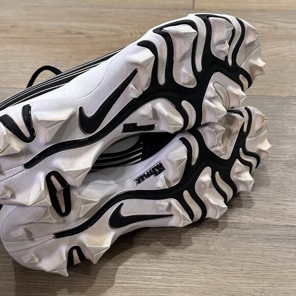 Nike Hyperdiamond Fastflex A07920-001 Woman’s 9 Black/White Softball Cleats EUC - Picture 10 of 11